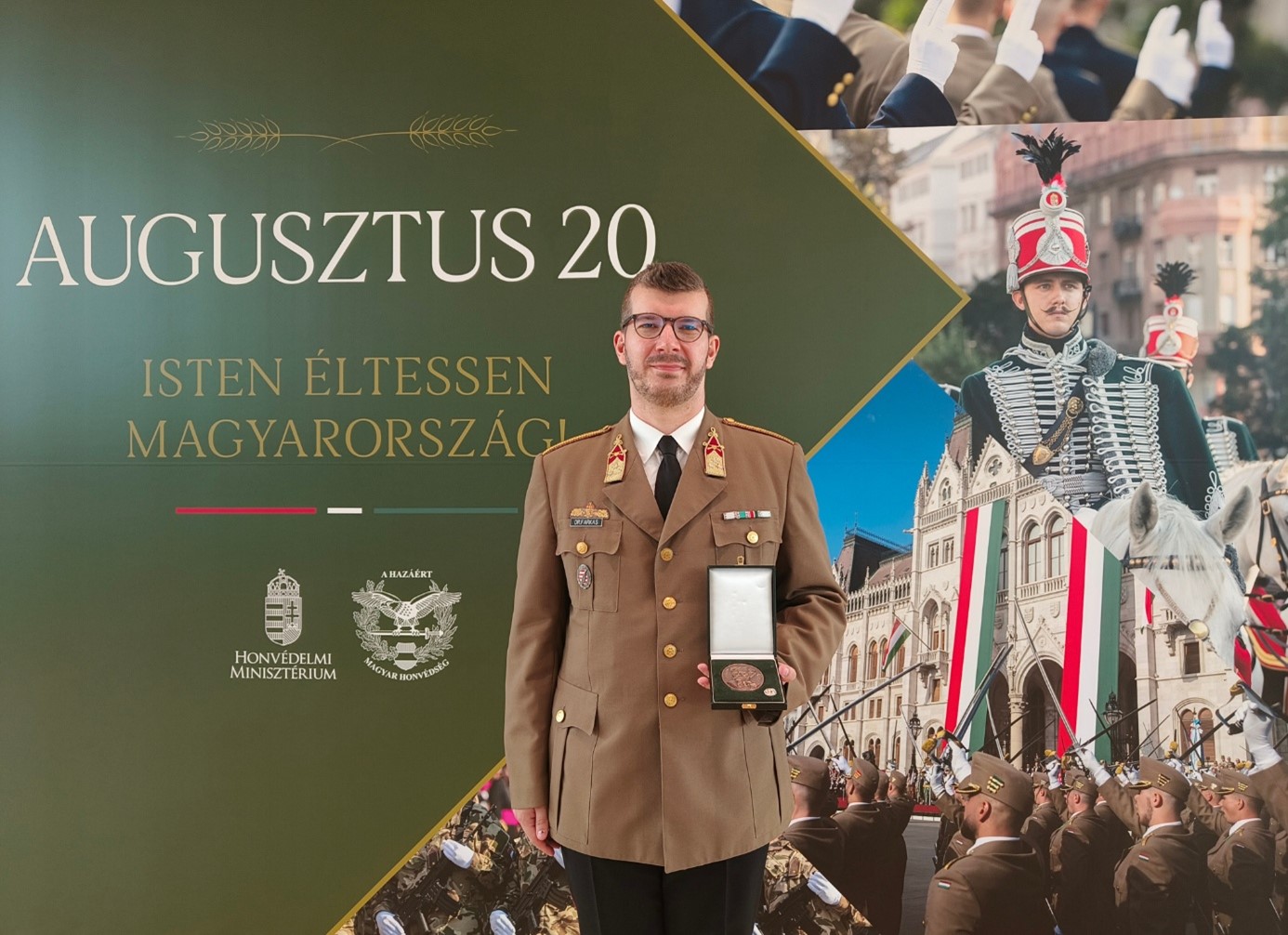 Dr Farkas Ádám, Colonel, received the Gejza Ferdinandy Award.